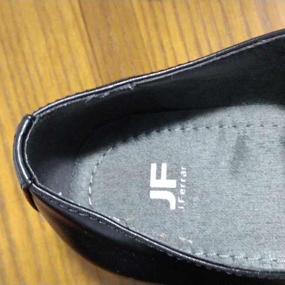 J Ferrar black oxford dress shoe Size 12.Some scratches on the toe. Needs buff. - Picture 5 of 7